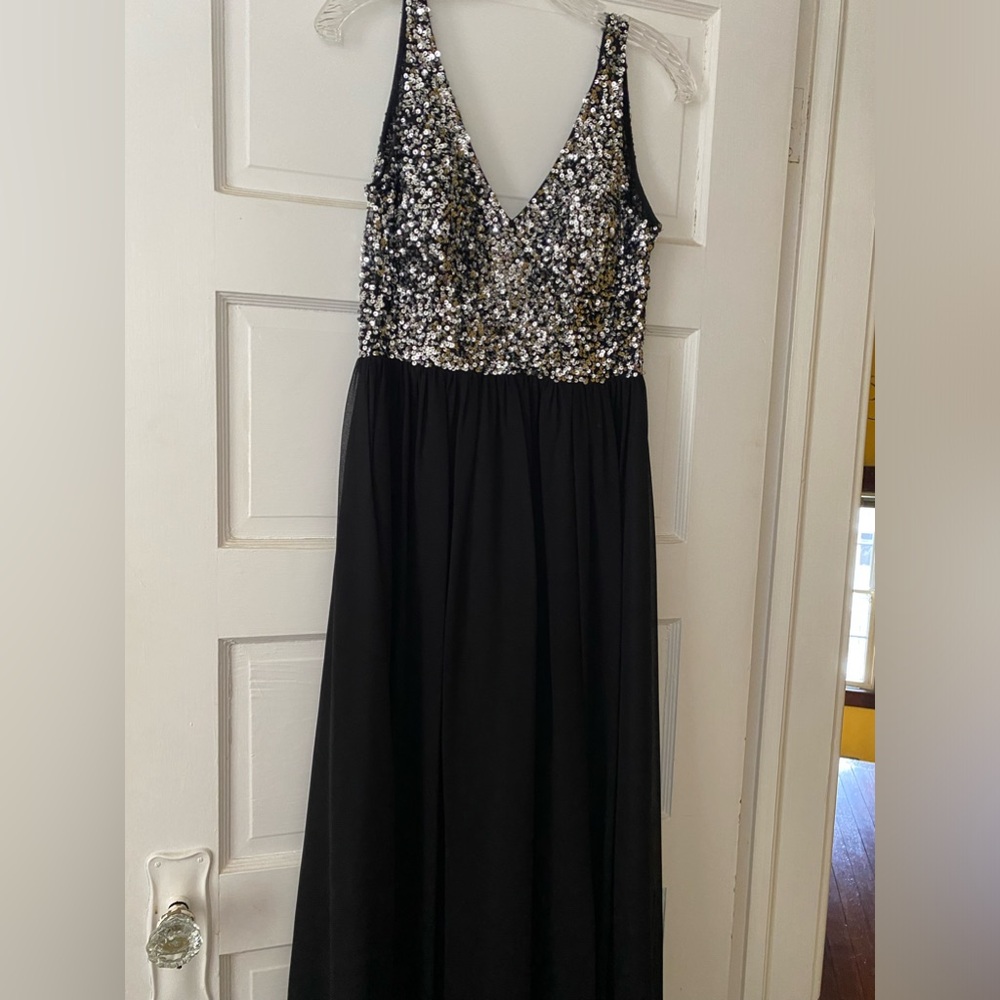 Elegant sequin dress! Slit up left leg. Great condition-some freying at hemline